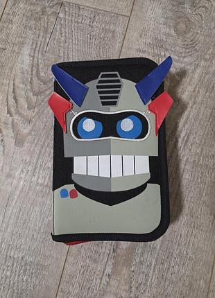 Детский пенал с объемным принтом робота от австралийского бренда smiggle.