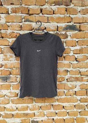 Женская футболка nike с лампасами