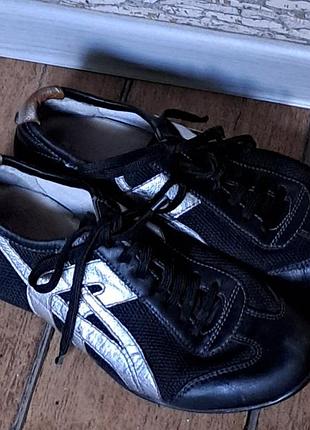 Кросівки asics шкіряні чорні зі сріблястим