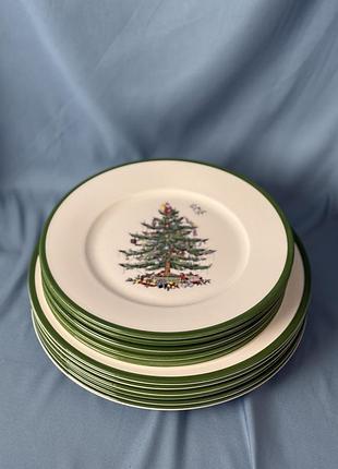 Тарілка spode christmas tree, англія. кремова із зеленою облямівкою та зображенням святкової ялинки з подарунками.