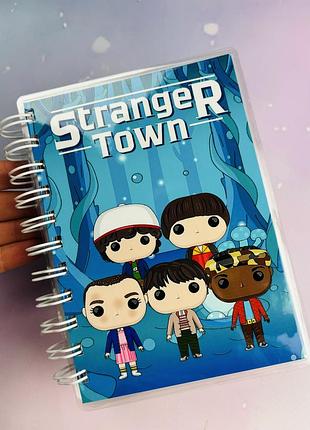 Альбом на липучках "stranger town", "дивні дива", "дуже дивне місто", а6
