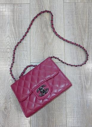 Жіноча стьобана сумка кросбоді chanel малинова фуксія на ланцюжку