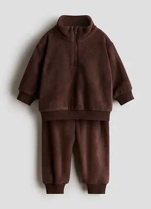 Дитячий флісовий костюм h&m коричневого кольору