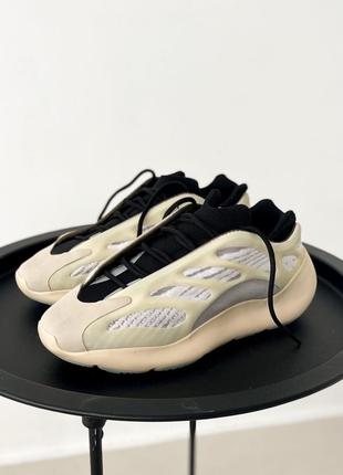 Крутейшие мужские кроссовки adidas yeezy boost 700 v3 серые с бежевым2 фото