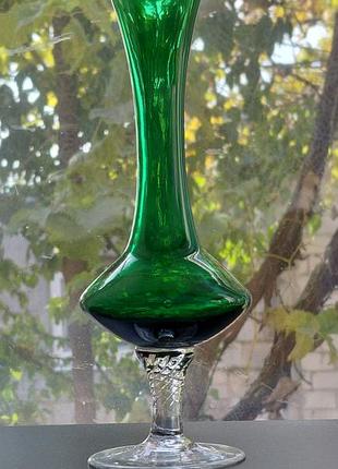 Винтажная ваза-солифлер, зеленое гутное стекло, лауша (ндр), 1970-ти