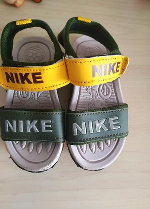 Дитячі босоніжки nike оливково-жовті спортивні з відкритим носком