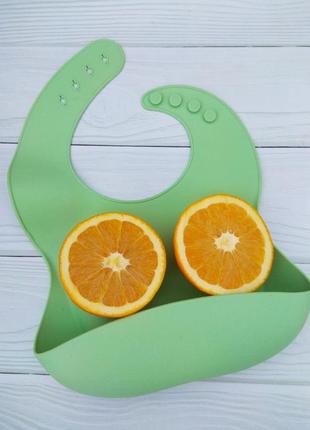 Силиконовый нагрудник детский