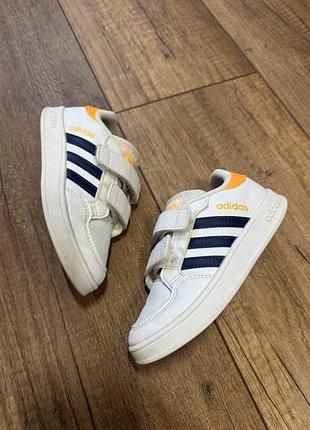 Кросівки adidas