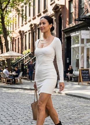 Платье женское bershka молочное в рубчик s