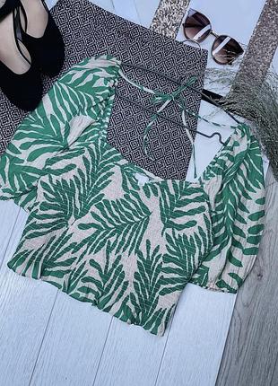 Приталена блуза h&m m блуза в тропічний принт блуза з об’ємними рукавами та відкритою спиною