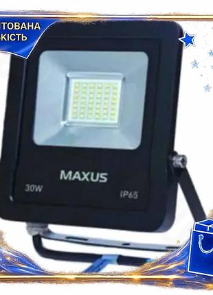 Светодиодный прожектор maxus flood 30w 2850лм ip65 для наружного освещения фасадов и бассейнов черный dm-11