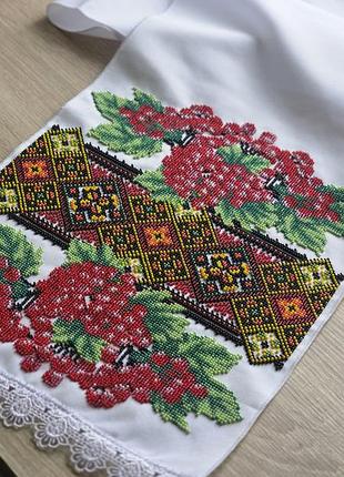 Рушник вишитий чеським бісером з мереживом