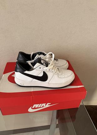 Кеди унісекс nike air force 1 шкіряні біло-чорні 37 розмір