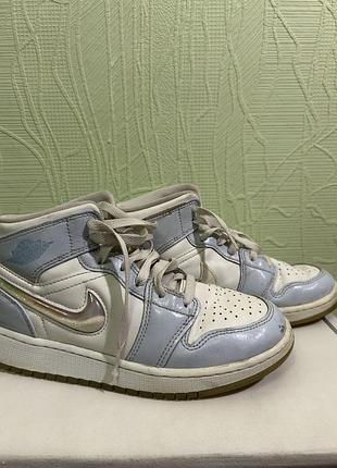Кросівки nike air jordan 1 mid біло-блакитні