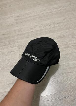 Спортивна кепка saucony чорна