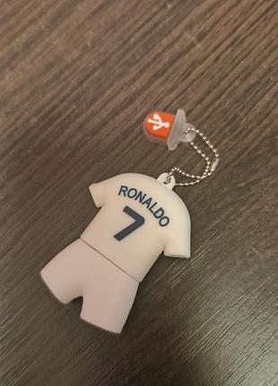 Флешка роналдо 32 гб 3