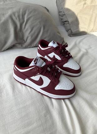 Nike dunk sb low cherry