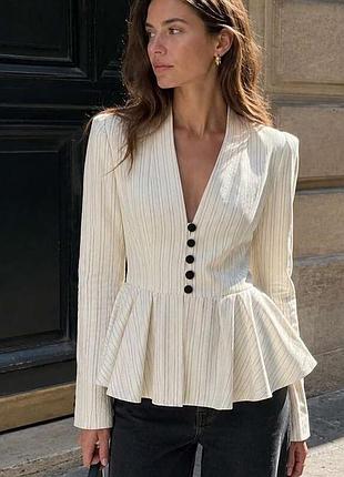 Великолепный структурированный молочный приталенный жакет в полоску zara 
🌷🌷🌷🌷🌷🌷🌷🌷🌷