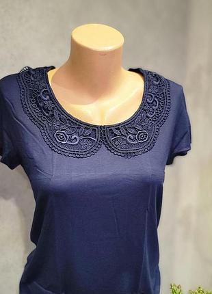 Футболка з мереживним воротніком синя 2xl