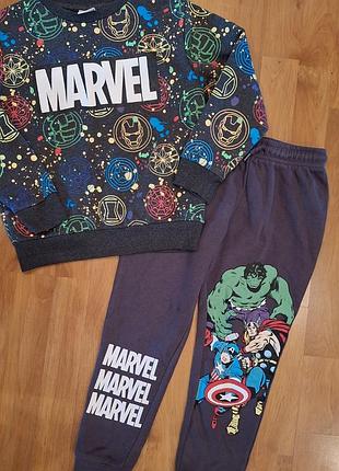 Свитшот и штаны marvel  на 116 см 3
