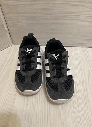 Дитячі кросівки adidas оригінал, розмір 22 (устілка 13 см)