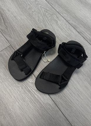 Босоніжки/сандалі/дитячі/нові/літні/zara/чорні/для хлопчика/30 розмір