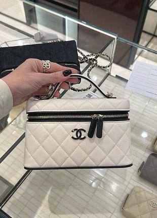 Біла з чорним сумочка chanel small vanity case 3