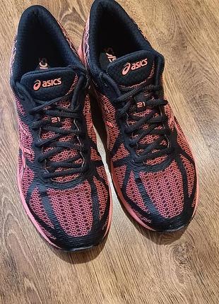 Продам мужские кроссовки бренда asics