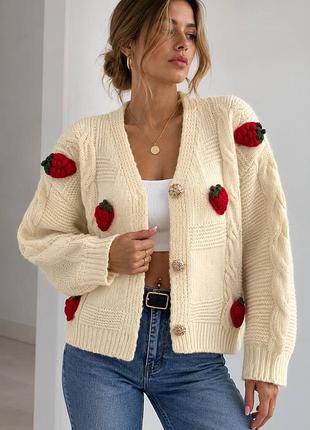 Кардиган молочного цвета с объемными клубничками 🍓 s-m