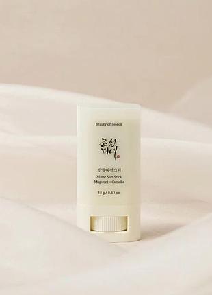 Сонцезахисний стік beauty of joseon matte sun stick: mugwort + camellia 18 г