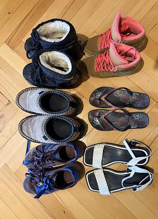 Набір різного взуття adidas та інших брендів