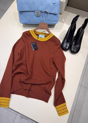 Свитер prada коричневий з жовтим стильний тоненький