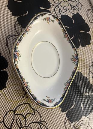 Підставку для соуснику (sauce boat stand) з колекції wedgwood osborne (r4699) з кістяного порцеляну з характерним квітковим візерунком