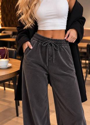 Стильні жіночі штани вільного крою з ефектом вареного деніму — ідеальне поєднання комфорту та сучасного дизайну. ✨