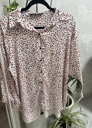 Жіноча сорочка zara біла з принтом сердечок розмір s-m