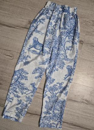 Легкі літні штани з трендовим принтом toile de jouy (жуї / тигри)