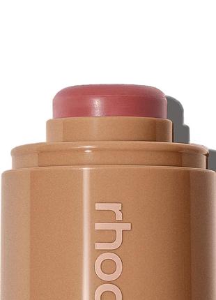 Рум'яна rhode pocket blush у відтінку tan line