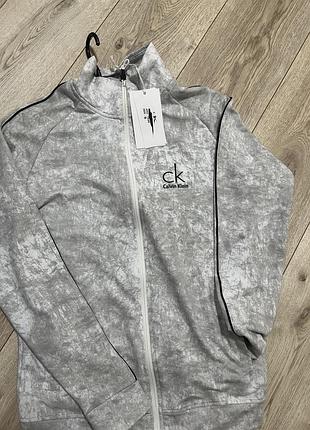 Кофта calvin klein сіра на блискавці з принтом
