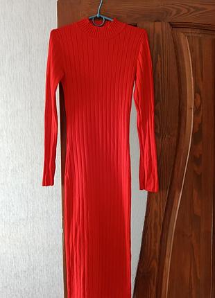 Жіноче червоне плаття h&m в рубчик з коміром-гольф xs