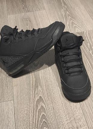 Женские кроссовки jordan размер 38