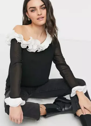 Черная блузка river island с белыми рюшами и открытым плечом, размер 14