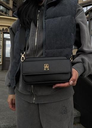 Чорна сумка tommy hilfiger через плече 2