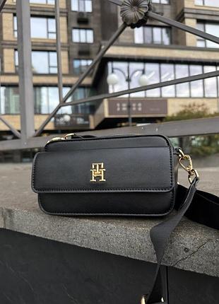 Чорна сумка tommy hilfiger через плече 5