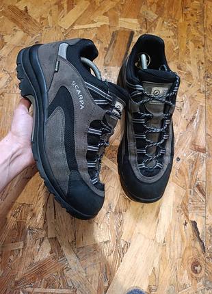 Оригінальні трекингові кросівки на мембрані не промокні scarpa gore-tex