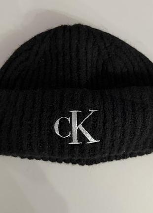 Тепла шапка calvin klein