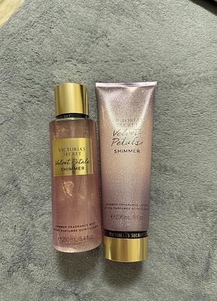 Набір victoria's secret velvet petals shimmer (спрей 250 мл, лосьйон 236 мл)