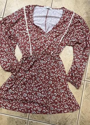 Сукня жіноча pull&bear бордова з квітковим принтом та мереживом