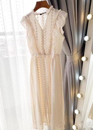 Нежное с разрезом спереди платье 👗 4
