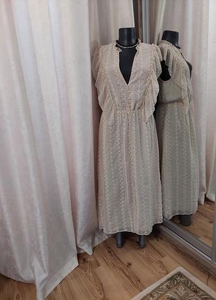 Нежное с разрезом спереди платье 👗 5