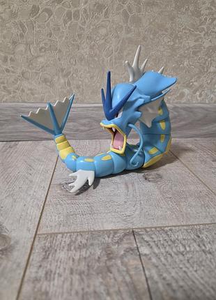 Коллекционная фигурка покемона гиродасос (gyarados) pokémon epic battle figure.